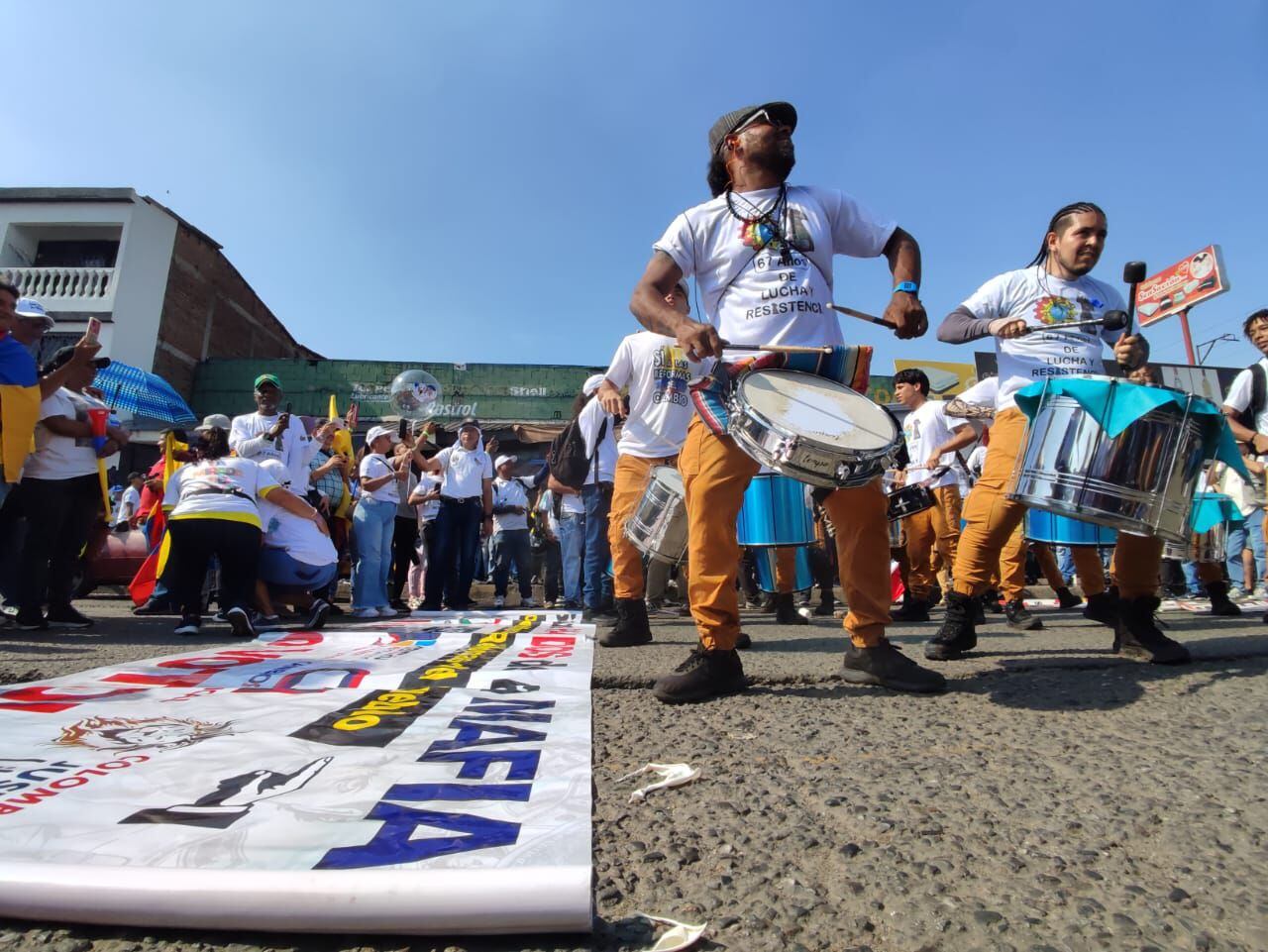 Con tambores en las calles se realizó la movilización en Cali este 1 de mayo.