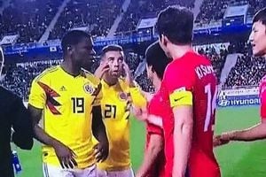 El gesto racista de Edwin Cardona contra los jugadores coreanos en 2017.