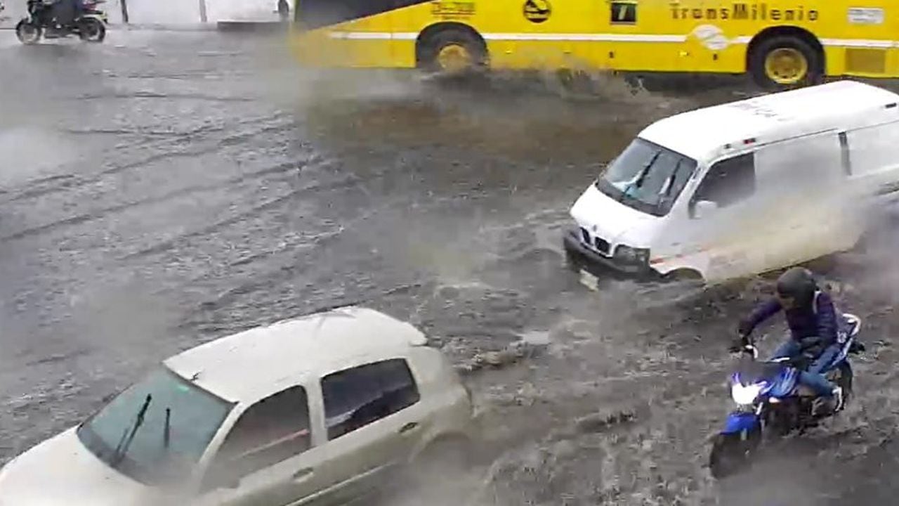 Fuertes lluvias inundaron calles de Bogotá
