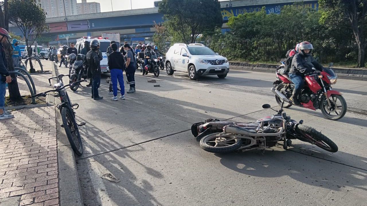 La mujer víctima se movilizaba en su motocicleta cuando se presentó el incidente.