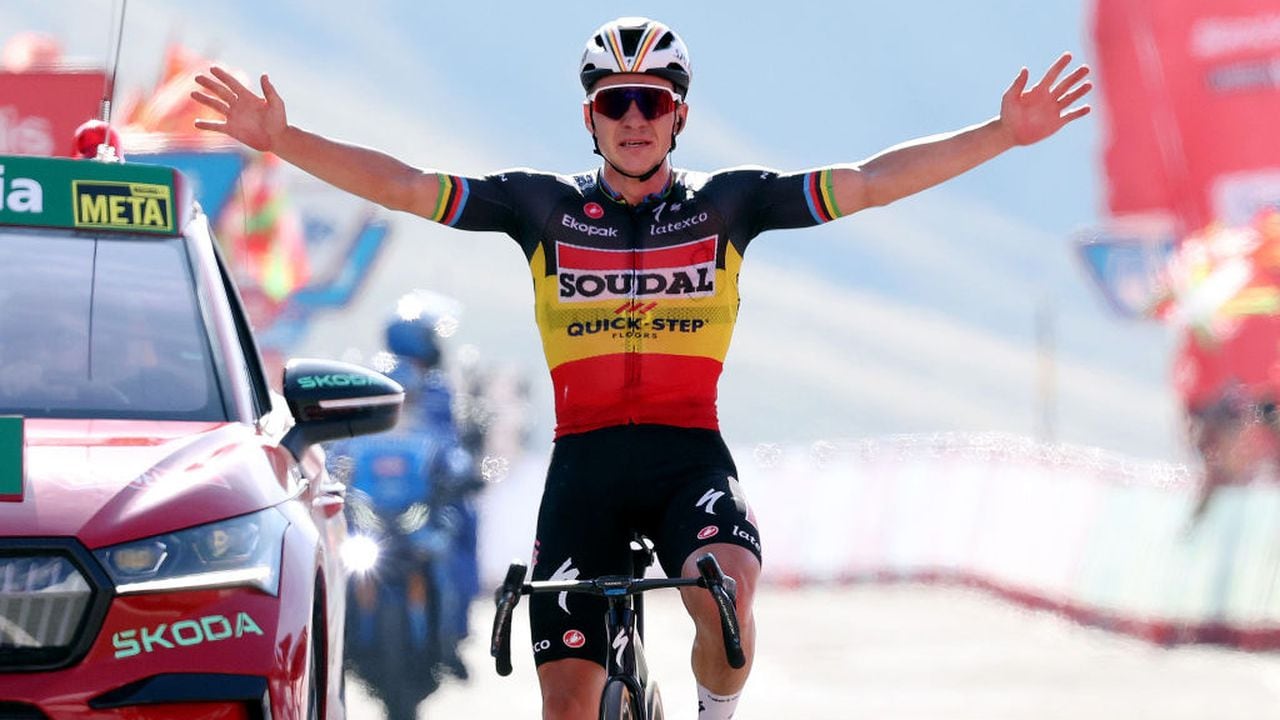Luego de sufrir en la etapa 13 de la Vuelta a España, el belga Remco Evenepoel sumó otra victoria.