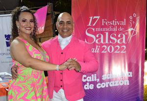 Los bailadores  Andrea Peña y Francisco 
Guerrero Trujillo  son una que se presentan en el Festival Mundial de Salsa 2023, en la categoría de Bailadores. Pertenecen a la escuela Joy Dance con sedes en los barrios Libertadores y Capri de Cali.