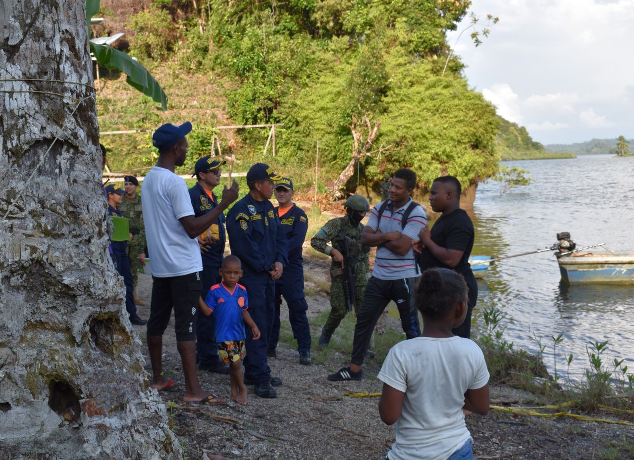 la Secretaría de Gobierno y el Comando de la Fuerza Naval del Pacífico de la Armada de Colombia, se trasladaron a esa comunidad para dialogar directamente con la comunidad y sus líderes.