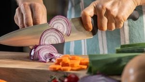 Para aquellos que buscan una solución a las molestias al cortar cebolla, hay varios métodos que pueden probar.