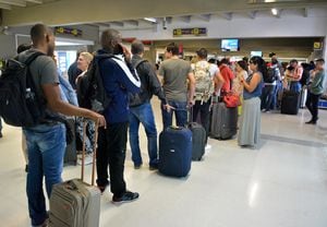 En el aeropuerto Alfonso Bonilla Aragón, que sirve a Cali, se han visto los efectos del paro de pilotos en Avianca. Cientos de pasajeros buscan todos los días soluciones por parte de la aerolínea.