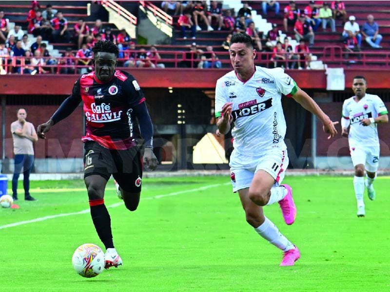 Imagen del partido entre Cúcuta Deportivo y Patriotas de Boyacá por la fecha 13 del torneo de la Segunda División de Colombia.
