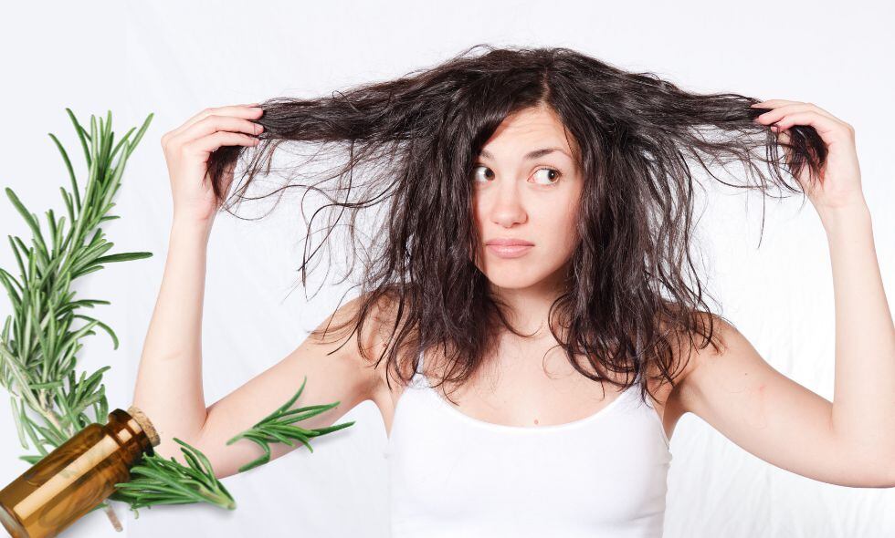 Las personas pueden experimente desde una pérdida de cabello leve acompañada con escamas pequeñas, hasta una masa inflamatoria, dolorosa y severa que puede llegar a cubrir gran parte del cuero cabelludo.