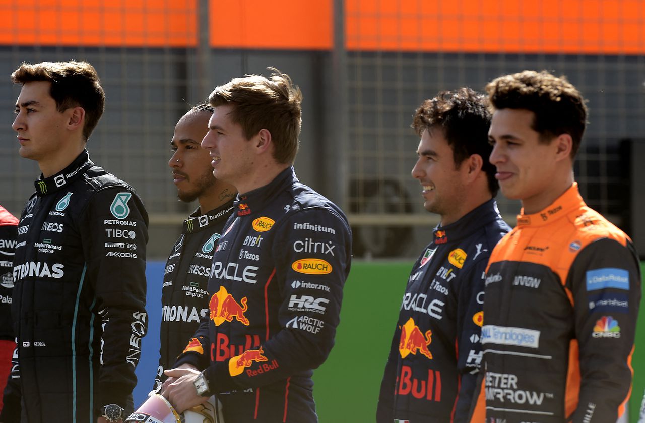 (L to R) Mercedes' British driver George Russell, Mercedes' British driver Lewis Hamilton, Red Bull's Dutch driver Max Verstappen, Red Bull's Mexican driver Sergio Perez and McLaren's British driver Lando Norris pose for a picture during the first day of Formula One (F1) pre-season testing at the Bahrain International Circuit in the city of Sakhir on March 10, 2022. (Photo by Mazen MAHDI / AFP)