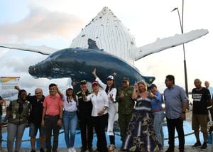Buenaventura estrena monumento en homenaje a las ballenas.