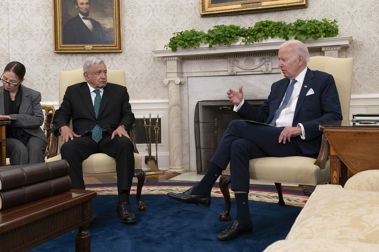 El presidente de los Estados Unidos, Joe Biden, recibe al presidente de México, Andrés Manuel López Obrador, en la Oficina Oval de la Casa Blanca el 12 de julio de 2022 en Washington