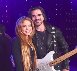 Juanes y Shakira son dos de los artistas colombianos más importantes de la industria.
