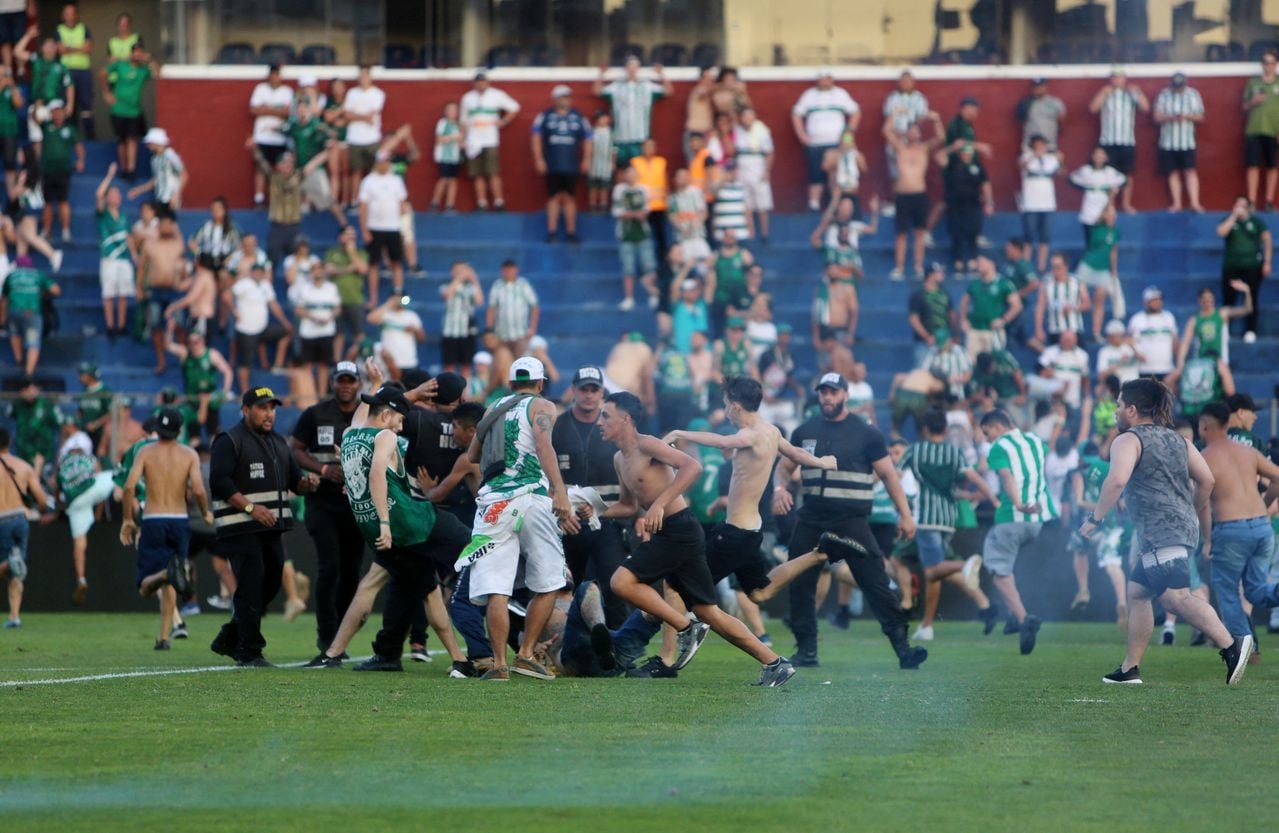 Batalla campal en partido entre Coritiba y Cruzeiro en el Brasileirao.