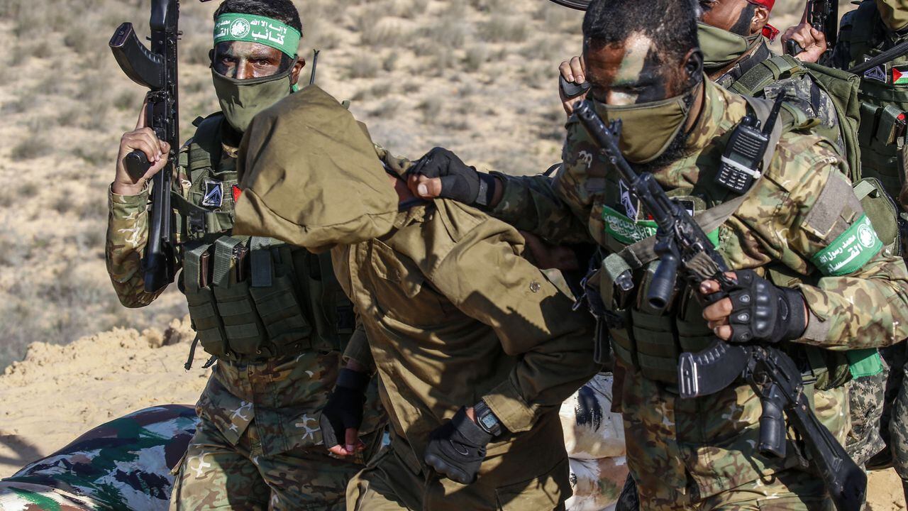 Combatientes de palestina secuestran ciudadanos israelíes.