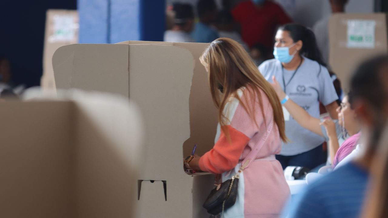 Votación, Filas, voto, elecciones, gente votando, urnas, puesto de votación, mesa en Barranquilla