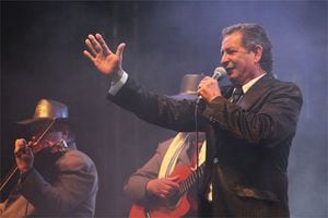 Darío Gómez, el Rey del Despecho, ya tiene 62 años. Empezó a cantar desde los 14.