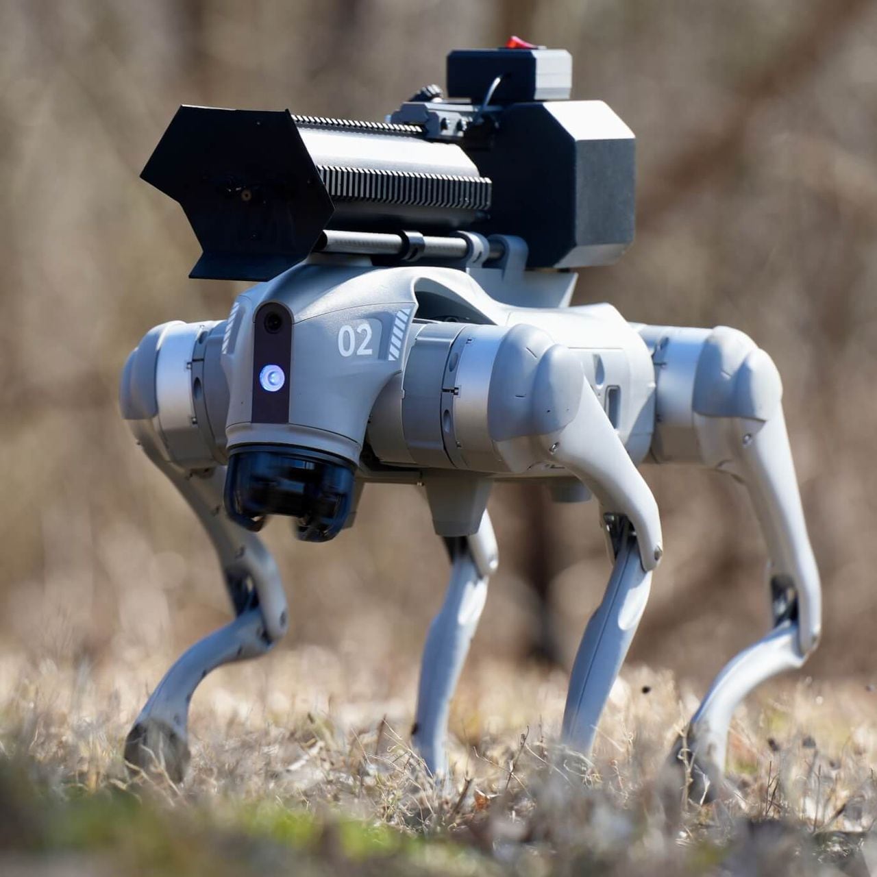 Este es Thermoneitor: el aterrador perro robot con lanzallamas