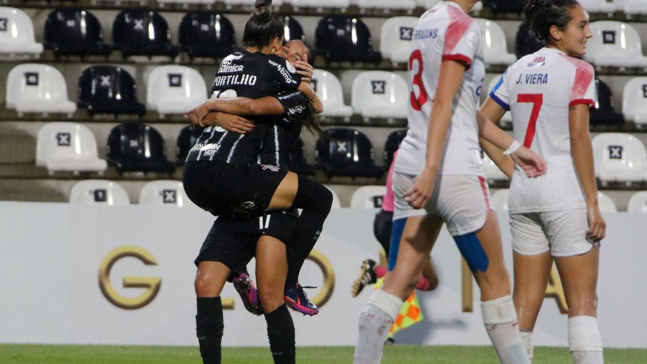 Imágenes de un partido de Copa Libertadores Femenina en 2021 entre Corinthians y Nacional