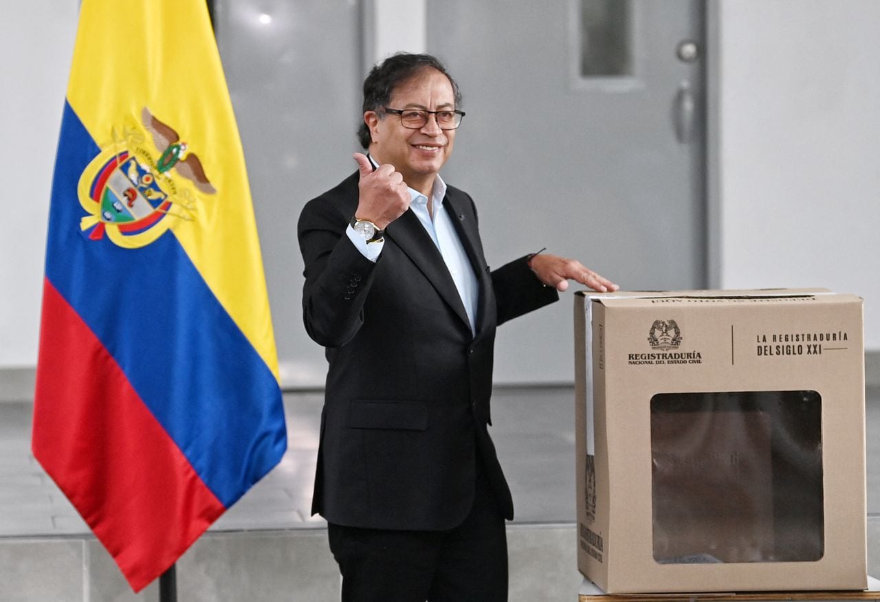 El presidente Gustavo Petro fue la primera persona en votar este domingo, 29 de octubre.