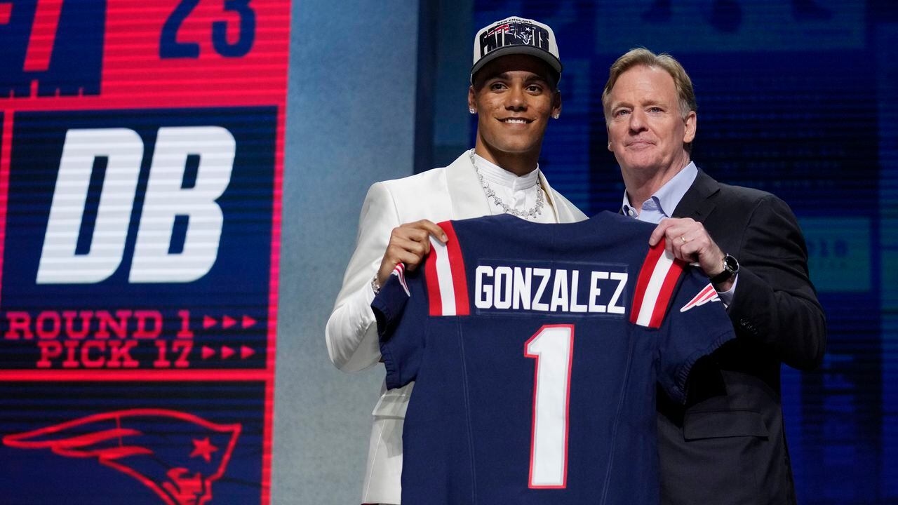 Oregon defensive back Christian Gonzalez, left, poses with NFL Commissioner Roger Goodell after being chosen by the New England Patriots with the 17th overall pick during the first round of the NFL football draft, Thursday, April 27, 2023, in Kansas City, Mo. (AP Photo/Jeff Roberson)