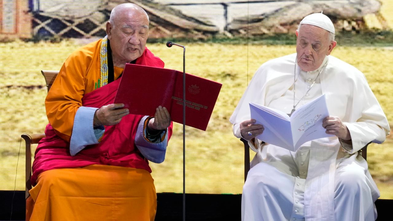 Papa Francisco sostuvo encuentro con líderes de otras religiones en Mongolia y destacó el poder pacificador de los diferentes credos.