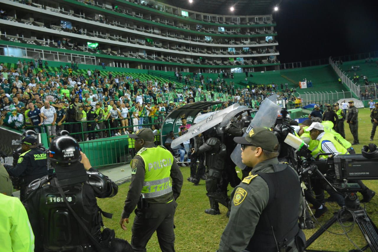 Imágenes de los desmanes que se presentaron en el estadio del Deportivo Cali, en el juego de los verdiblancos contra el Junior, por la fecha 5 de los cuadrangulares de la Liga II-2023.