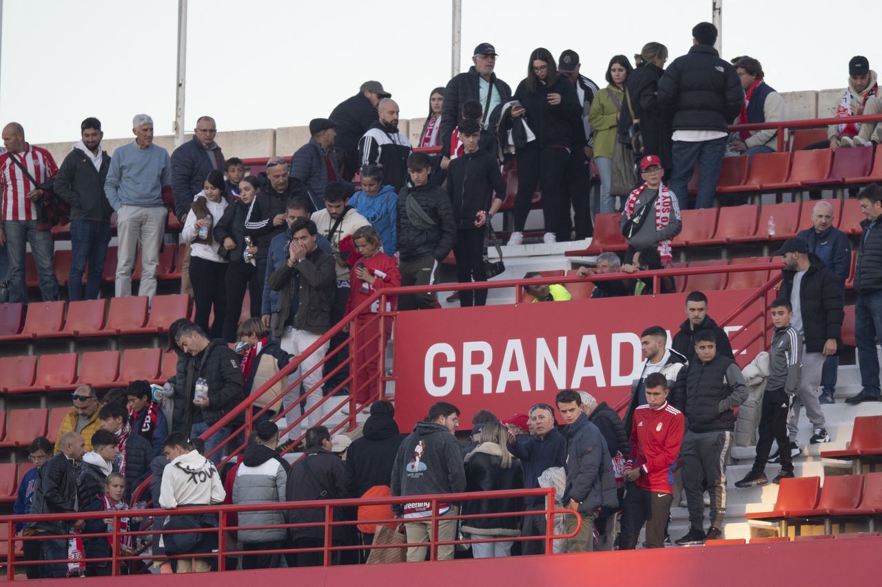 Suspenden partido entre Granada y Athletic de Bilbao por la muerte de un hincha.