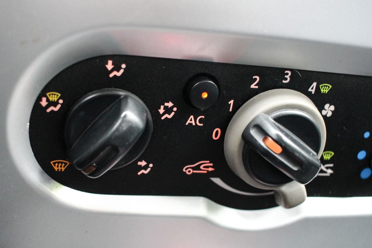 Hay muchas personas que desconocen esta función para la recirculación del aire en el carro.