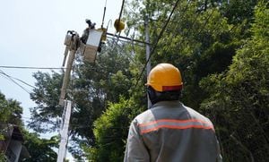 La instalación de cable ecológico busca que se generen menos fallas en el servicio de energía.