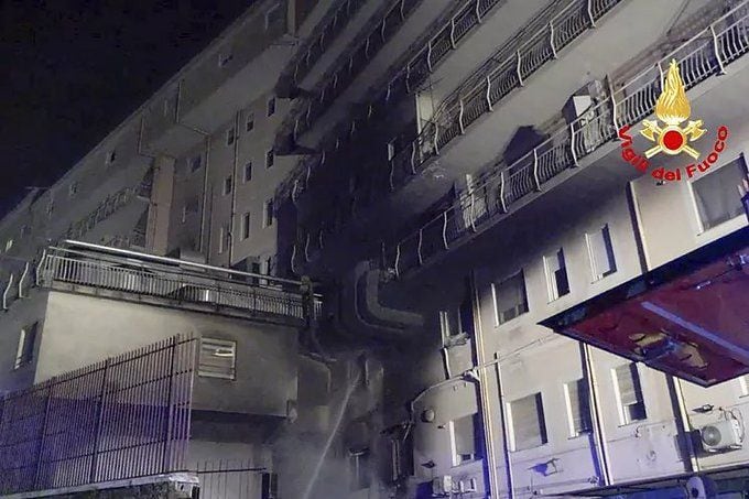 El incendio se declaró el viernes por la noche en el hospital San Giovanni Evangelista de Tívoli, a unos 20 kilómetros de Roma.