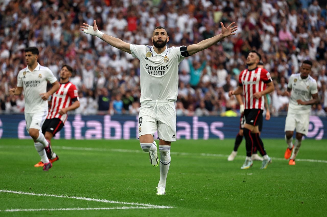 Real Madrid's French forward Karim Benzema celebrates scoring a goal from the penalty spot during the Spanish league football match between Real Madrid CF and Athletic Club Bilbao at the Santiago Bernabeu stadium in Madrid on June 4, 2023. (Photo by Pierre-Philippe MARCOU / AFP)