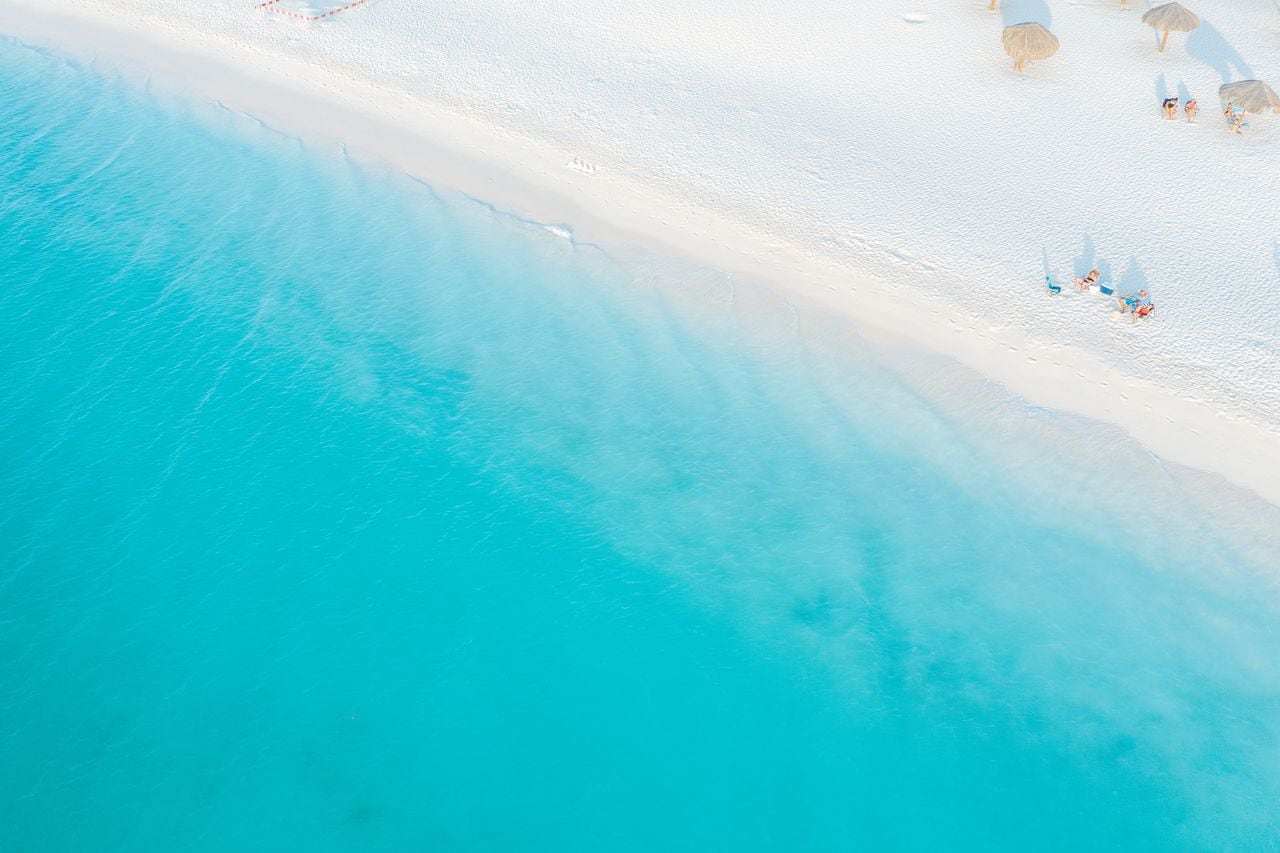 Eagle Beach, uno de los principales atractivos de Arba, volvió a ser elegida en el 2023 por Tripadvisor como la primera playa más linda del Caribe y la segunda del mundo.
