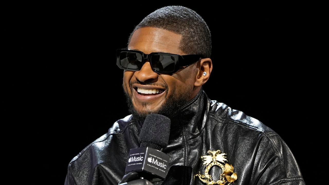 Apple Music Radio, tuvo una entrevista transmitida en vivo el jueves con Usher, donde se mostró el cortometraje.