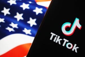 La decisión de Joe Biden de respaldar una ley que obligaría a la matriz china de TikTok a vender la aplicación ha generado un escenario de incertidumbre para la plataforma y sus millones de usuarios en Estados Unidos.
