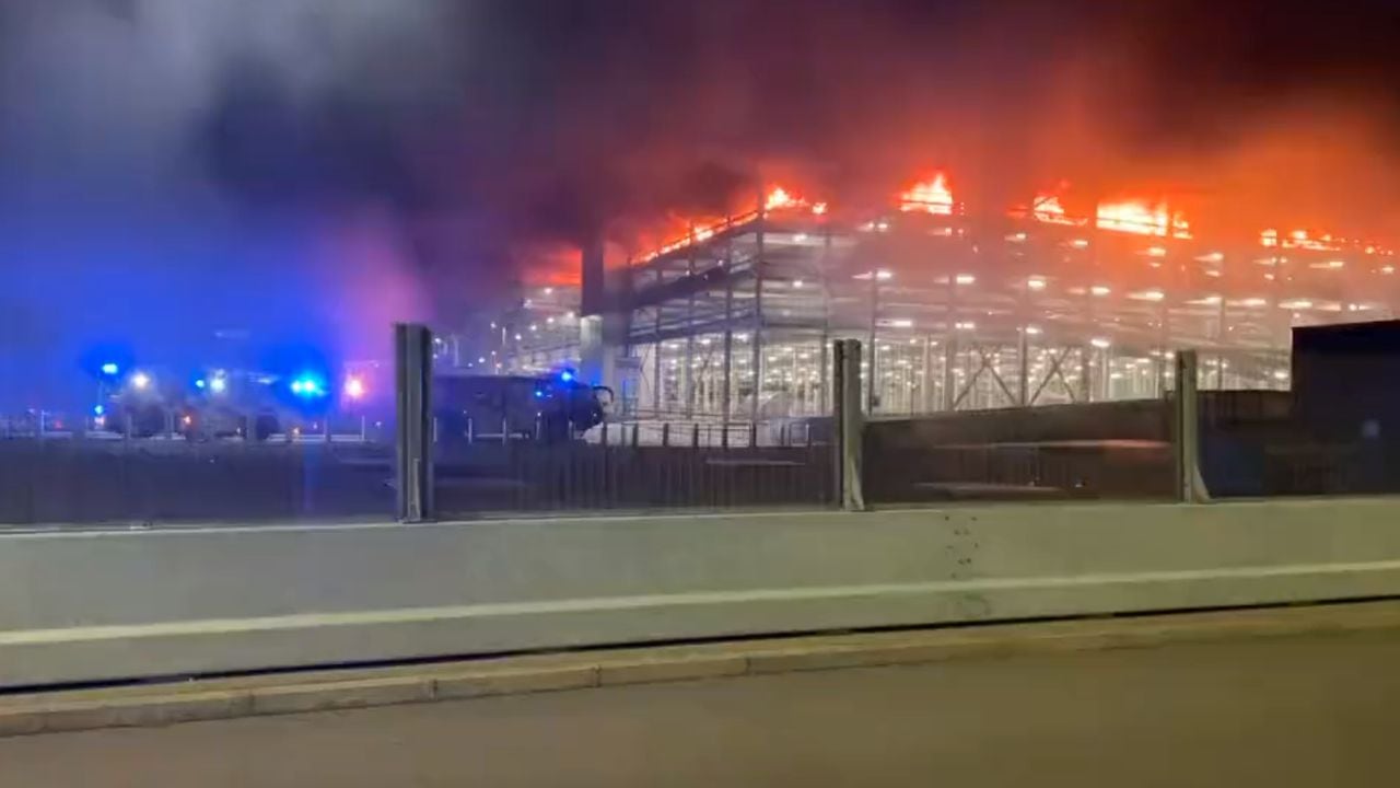 Incendio en el Aeropuerto de Luton, Londres.