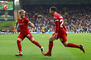Andy Robertson anota el 1-2 en la victoria del Liverpool por Premier League ante el Wolverhampton. Foto: Getty Images.