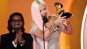 Karol G dio emotivo discurso tras ganar su primer Grammy.