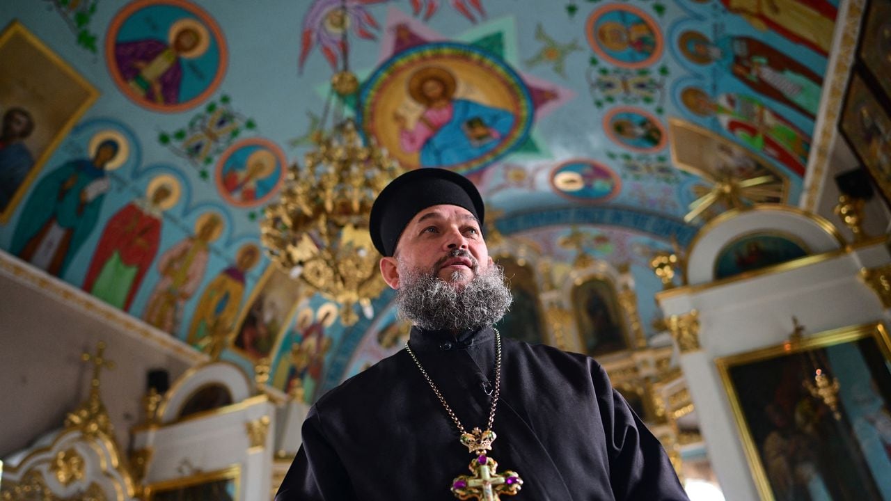 Cartas de socorro, reuniones de crisis, el descontento de algunos sacerdotes: los tiempos son difíciles para la rama moscovita de la Iglesia Ortodoxa de Moldavia, criticada por los fieles por su silencio ante la invasión rusa de la vecina Ucrania.