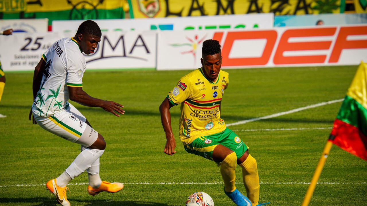 Imagen de un juego entre Real Cartagena e Internacional FC de Palmira (blanco) por la jornada 1 del Torneo Betplay.
