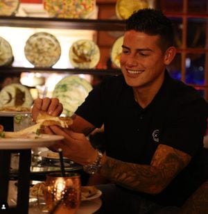 James Rodríguez en su restaurante 'Arrogante' de Bogotá.