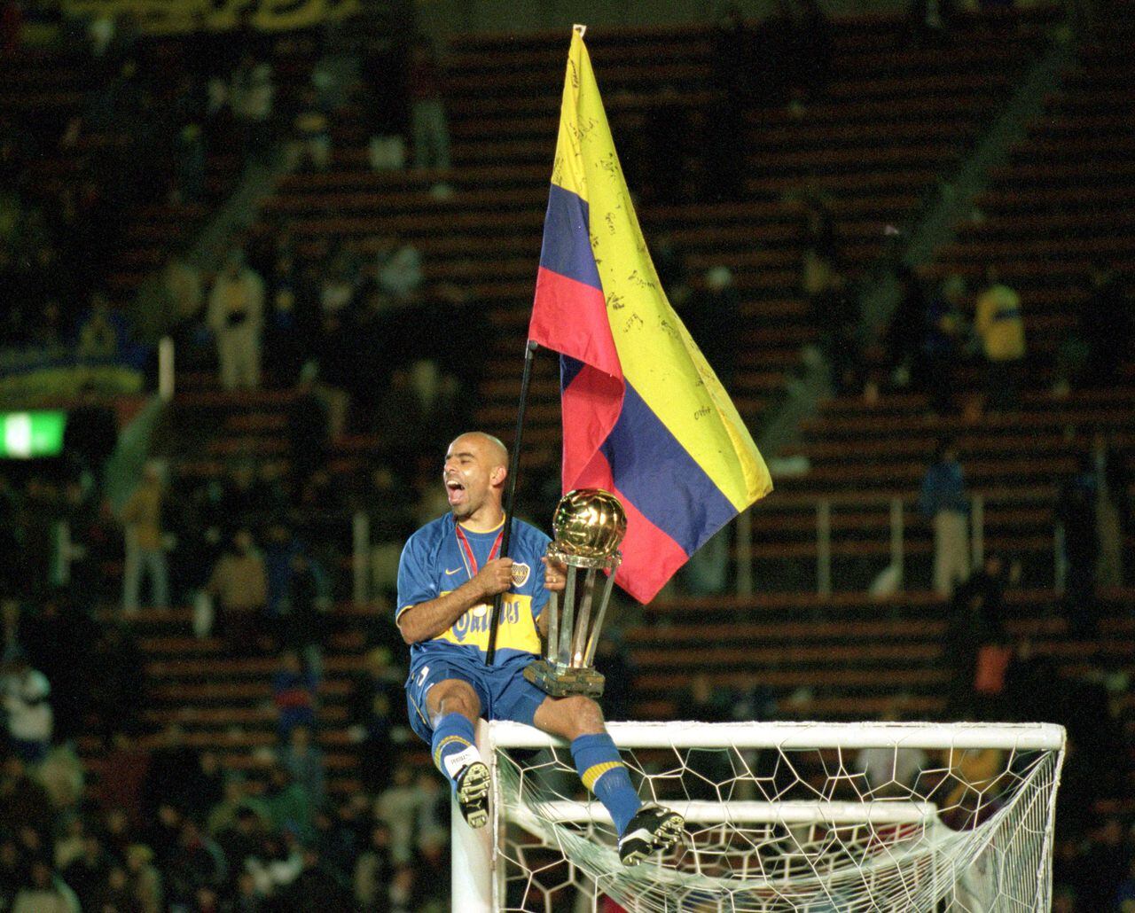 Mauricio Serna campeón de la Copa Intercontinental del 2000 con Boca Juniors