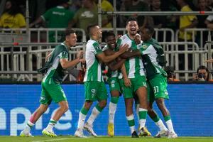 Maximiliano Cantera of Colombia's Atletico Nacional, second from the right, celebrates scoring his side's fourth goal against Argentina's Racing Club during a Copa Libertadores round of 16 first leg soccer match at Atanasio Girardot de Medellín, Colombia, Wednesday, Aug. 2, 2023. (AP Photo/Fernando Vergara)