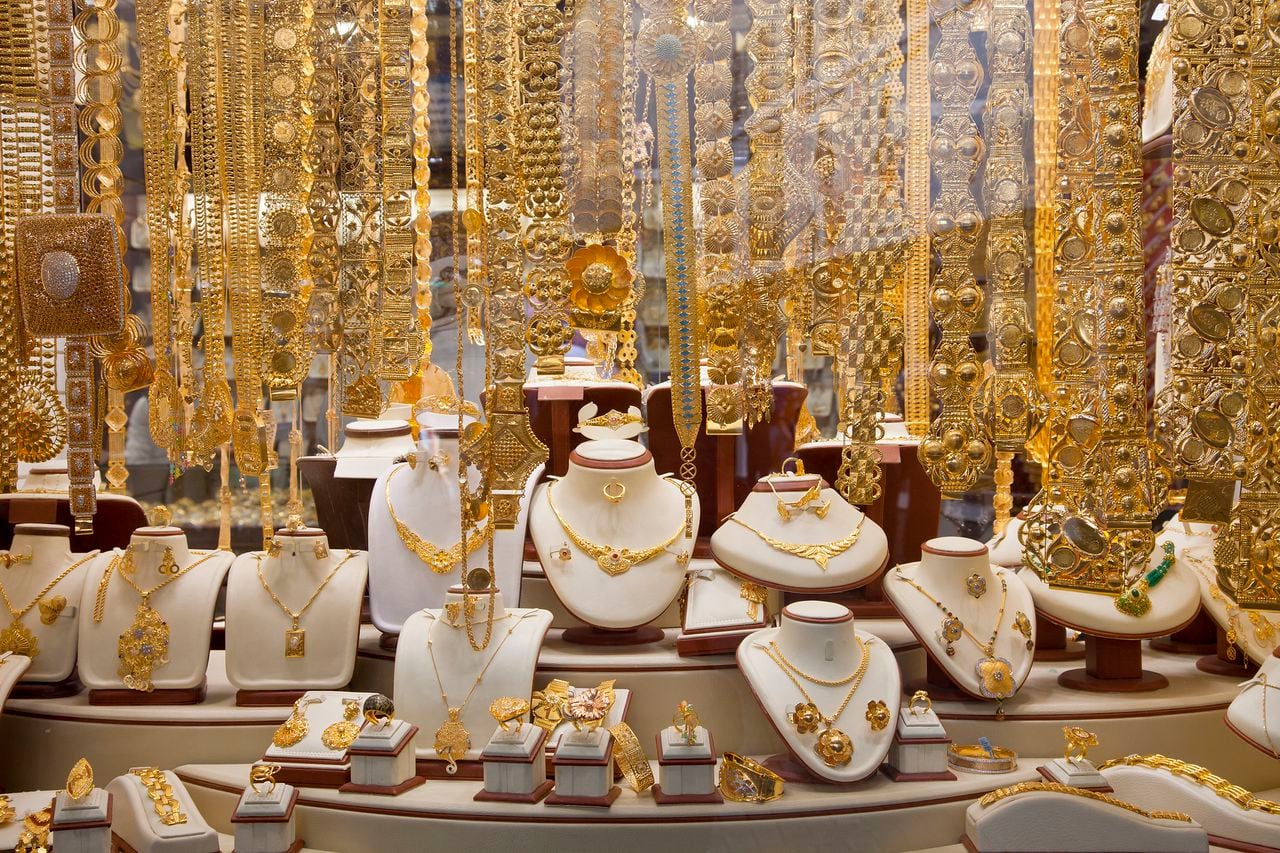 Asia, Arabia, Dubai Emirate, Dubai, Deira, Jewelry store in Dubai's Gold Souk