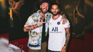 El futbolista Sergio Ramos compartió en su Instagram un carrusel de fotografías que se tomó con el artista colombiano Maluma.