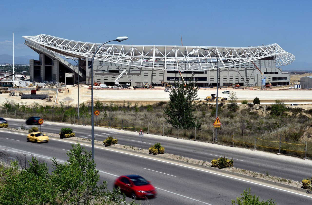 Hinchas del Sevilla mueren en accidente tránsito mientras se dirigían al estadio Wanda Metropolitano para presenciar el juego entre su equipo y el Atlético de Madrid.