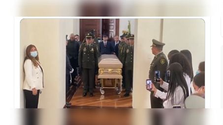 El féretro con el cuerpo de la senadora Piedad Córdoba ya se encuentra en el Capitolio Nacional para su homenaje y cámara ardiente en el salón constitución.