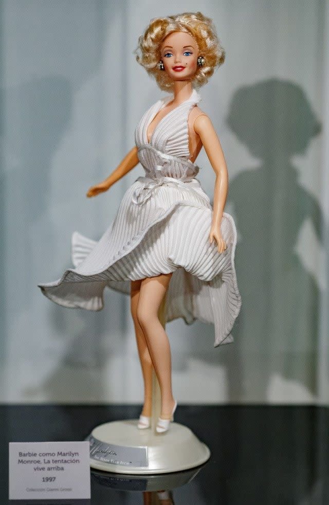 Barbie le hace un homenaje  a uno de los iconos  de la feminidad, Marilyn Monroe, una muñeca que se ha convertido en la favorita de los coleccionistas.