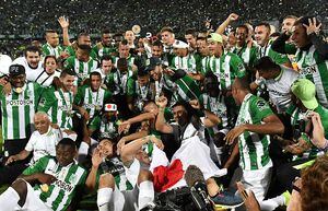 Nacional celebra el título de la Libertadores.