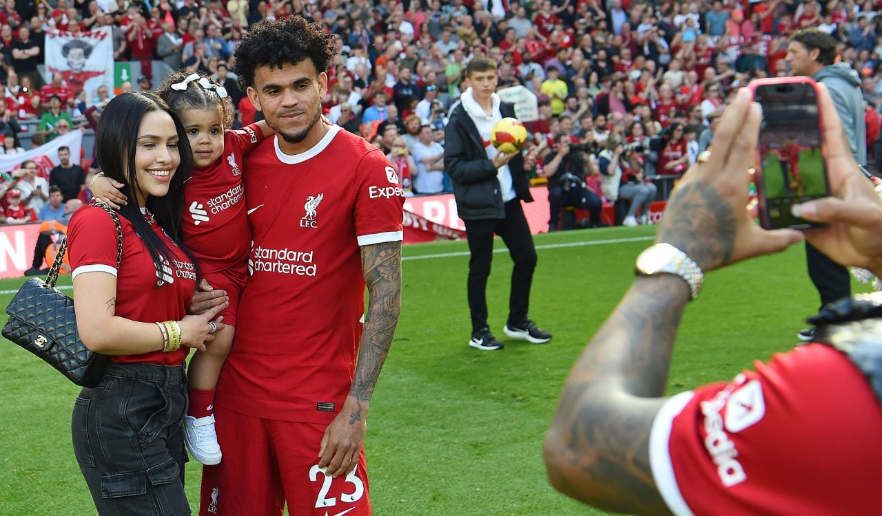 Luis Díaz junto a su familia en el cierre de temporada con Liverpool.