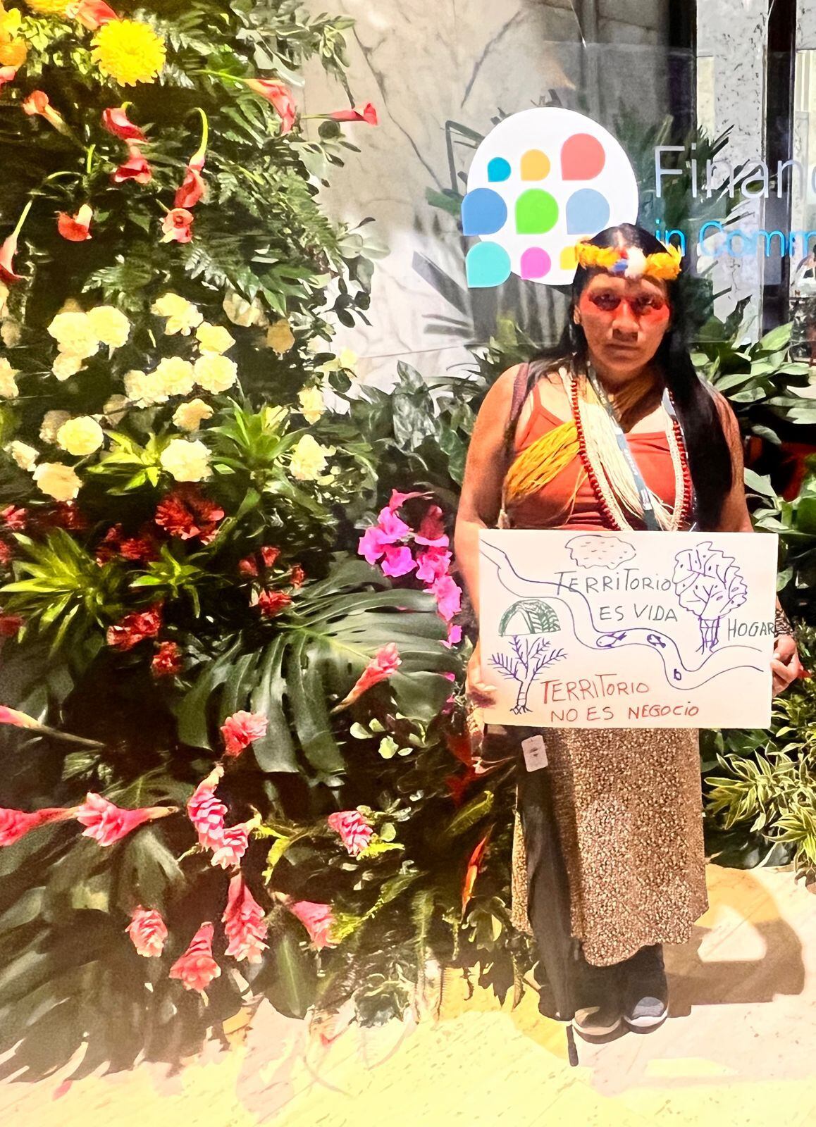 Weya Alicia Cahuiya, es la líder indígena que llegó a  Cartagena desde Ecuador para ser escuchada por los directivos de los bancos de desarrollo.
Foto: Santiago Hoyos, El País