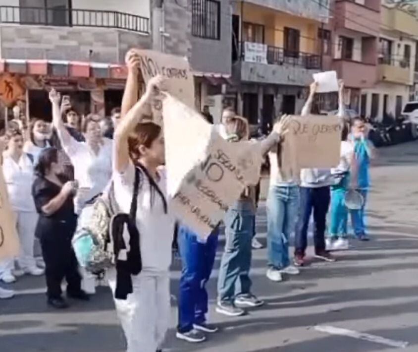 Protesta de trabajadores del Hospital San Rafael de Itagüí.